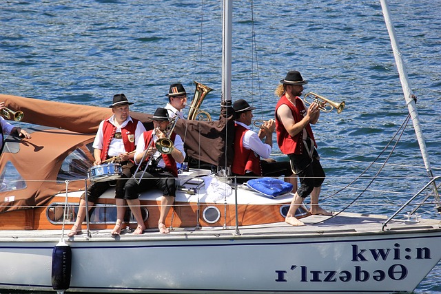 加强了中场 加强了中场